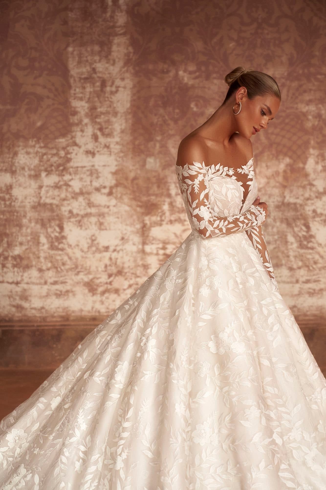 Wedding dress thumbnail 4