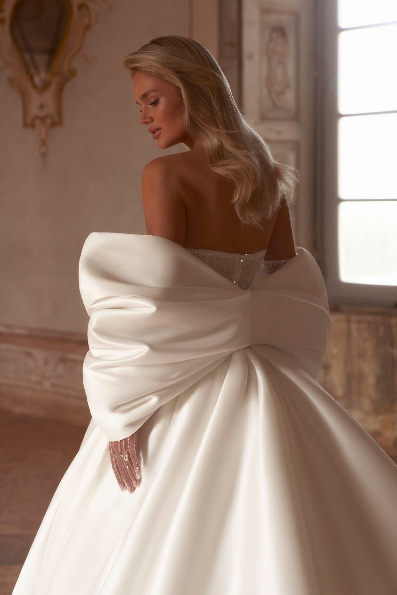 Wedding dress thumbnail 5