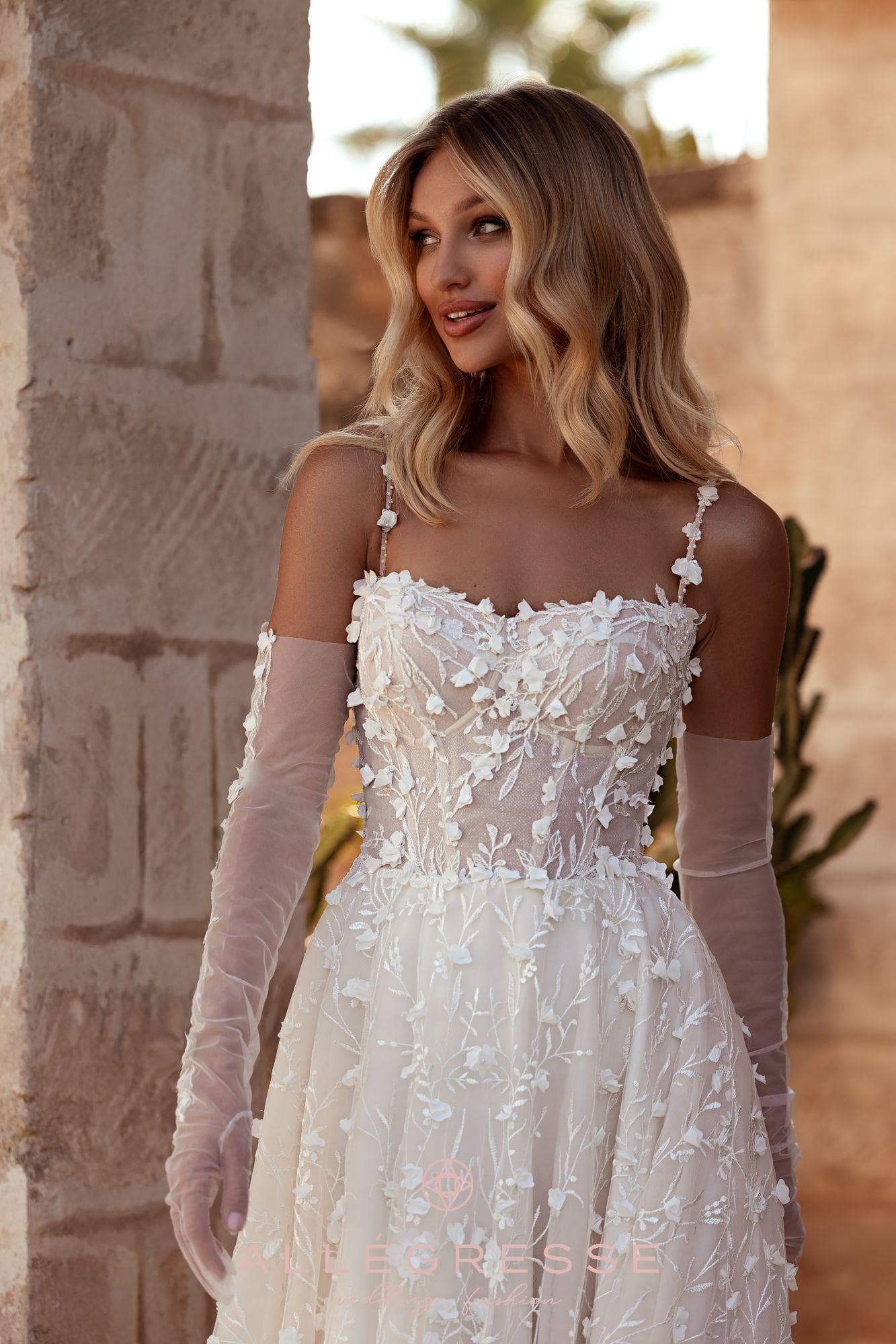 Wedding dress thumbnail 5