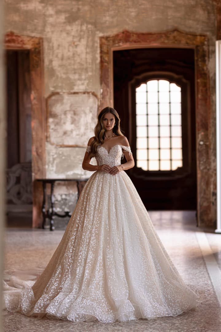 Wedding dress thumbnail 4