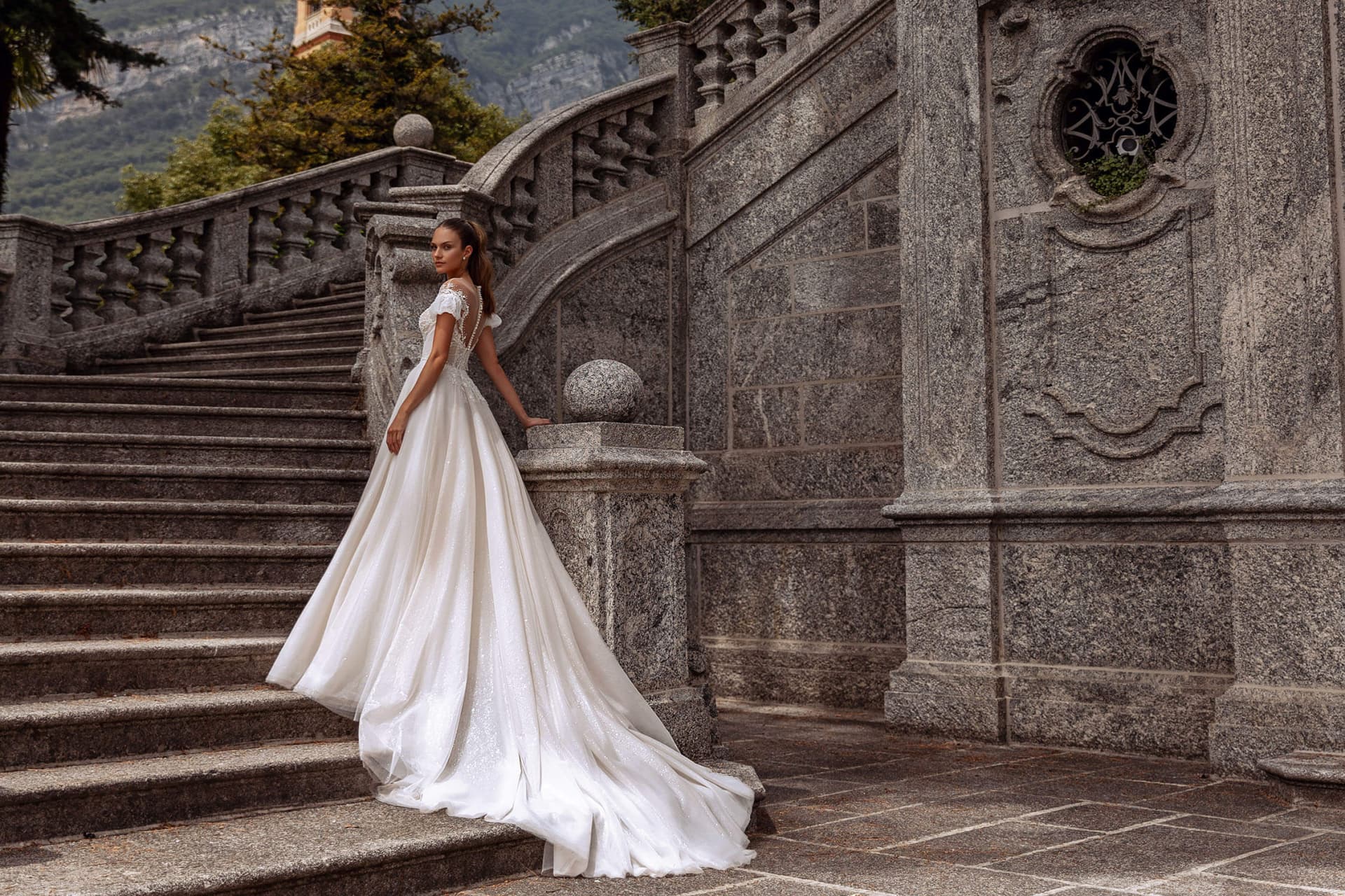 Wedding dress thumbnail 3