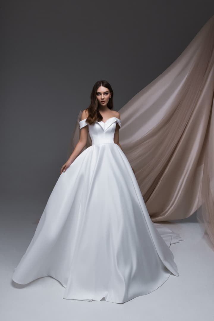 Wedding dress thumbnail 3