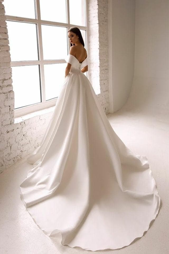 Wedding dress thumbnail 3